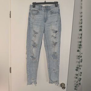 AMERICAN EAGLE CURVY MOM JEANS